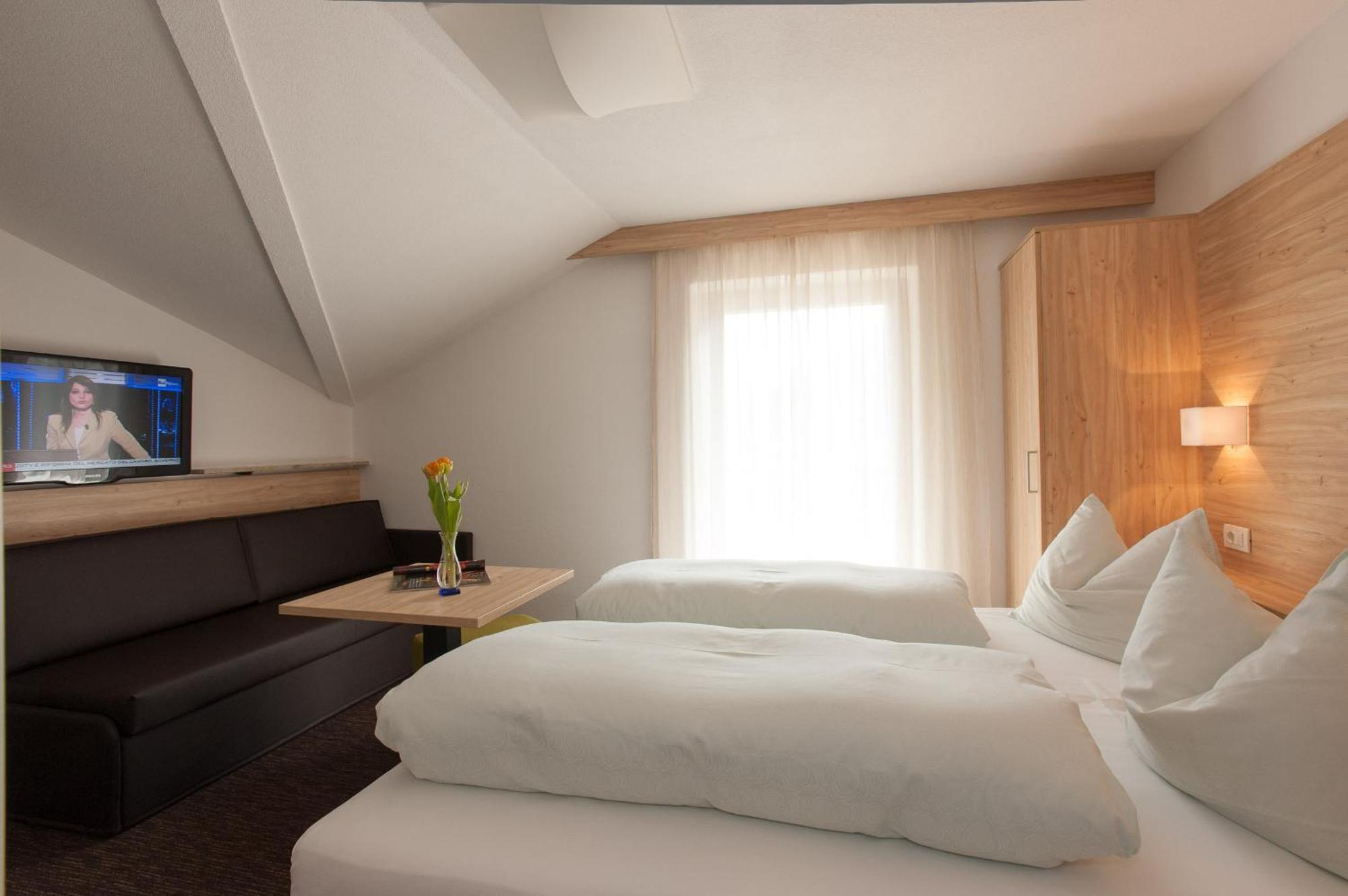 Hotel Stifter Lutago Buitenkant foto